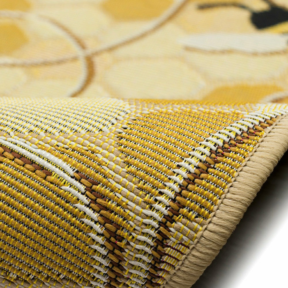 Plow & Hearth Esencia Bee Free Indoor/Outdoor Rug