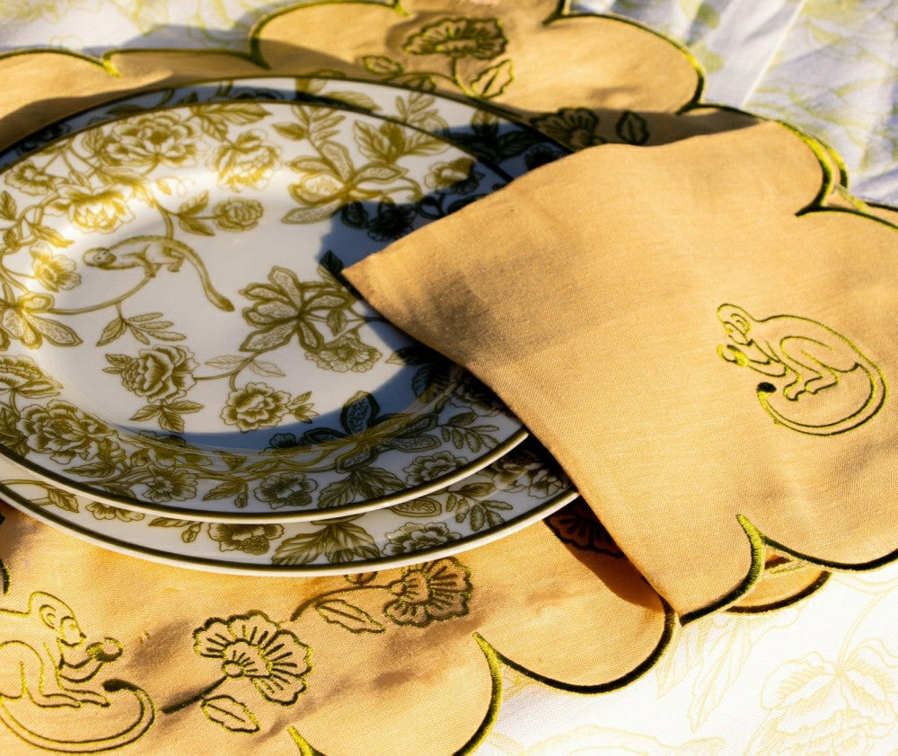 Plow & Hearth Pembroke Safari Dinner Plate - Set of 4 (+1 Bonus Plate)