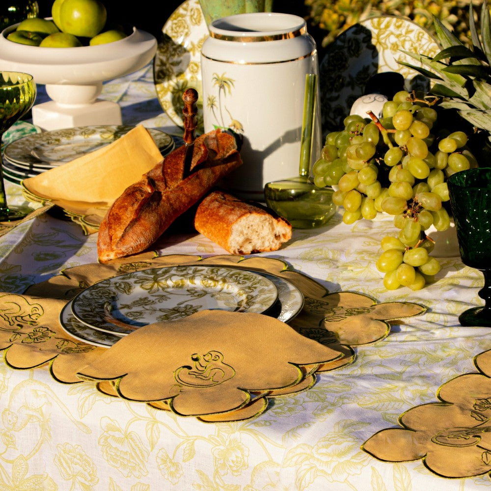 Plow & Hearth Pembroke Safari Starter Plate - Set of 4 (+1 Bonus Plate)