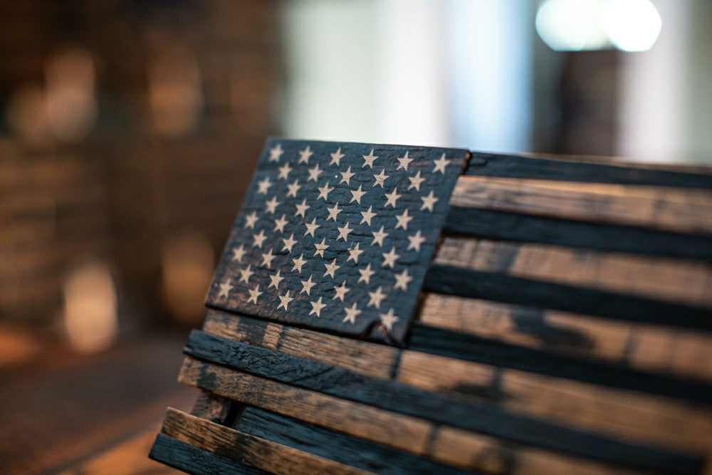 Plow & Hearth The Classic Cask Heritage Flag and Flag Stand