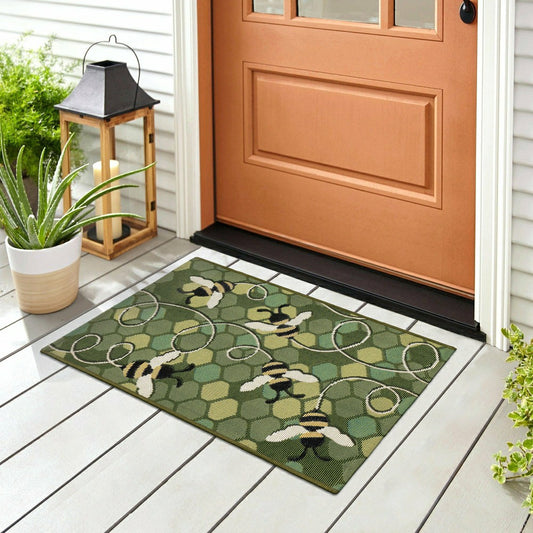 Plow & Hearth Esencia Bee Free Indoor/Outdoor Rug