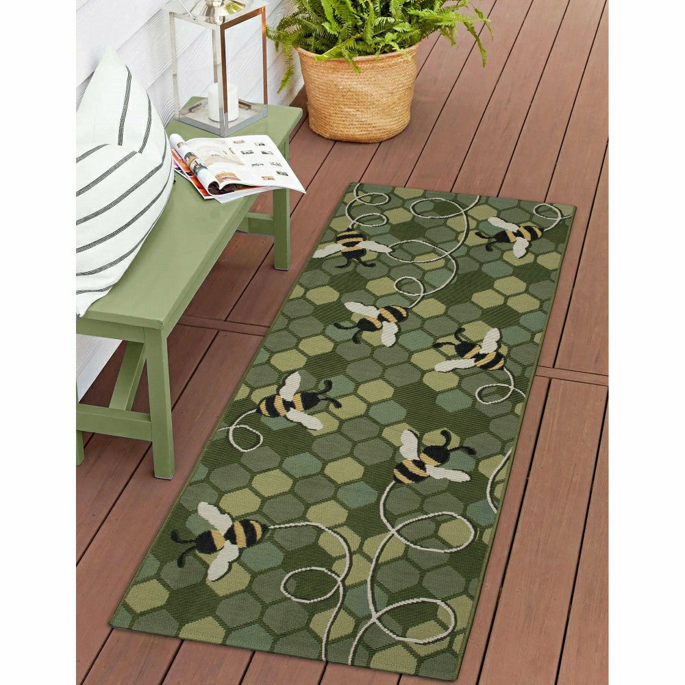 Plow & Hearth Esencia Bee Free Indoor/Outdoor Rug