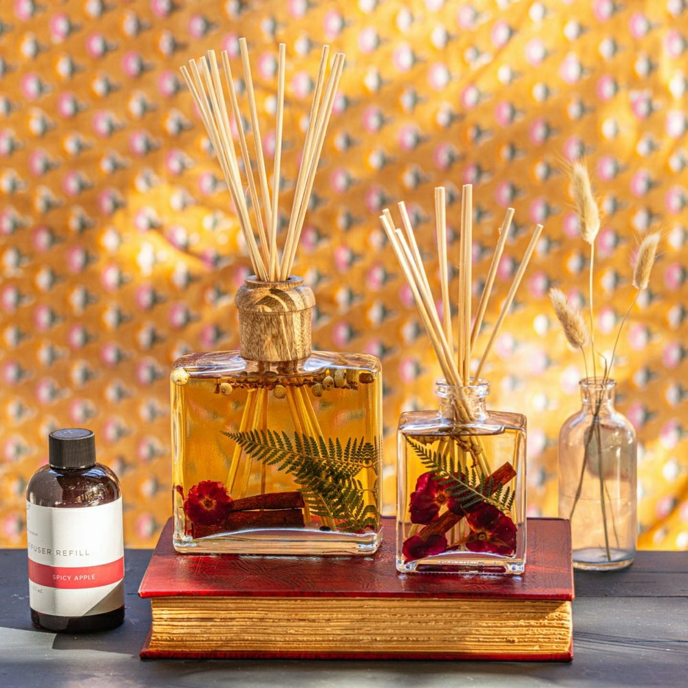 Plow & Hearth Signature Botanical Reed Diffuser - Spicy Apple