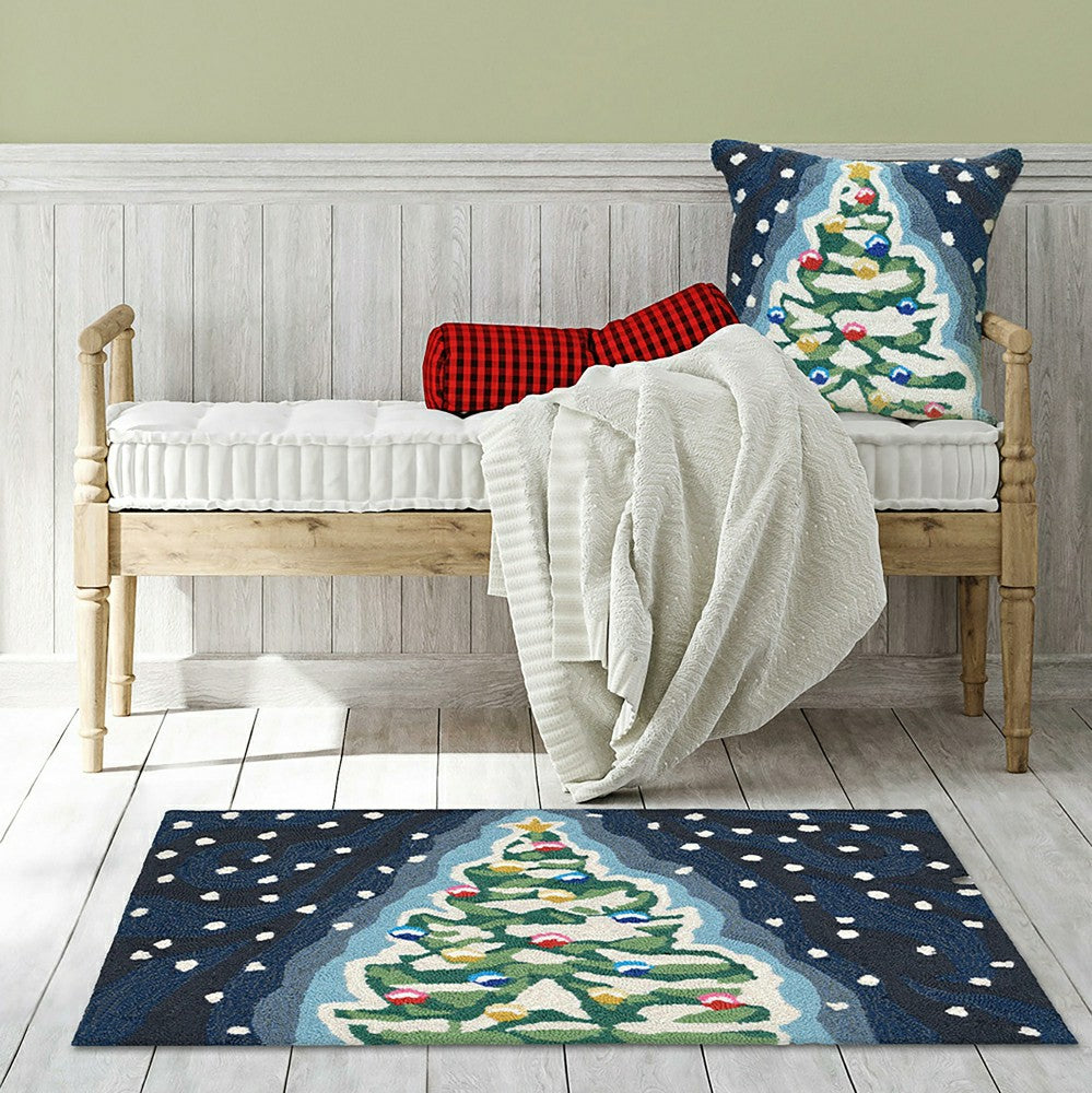 Plow & Hearth Indoor/Outdoor Hand-Hooked Christmas Tree Accent Rug, 20" x 30"