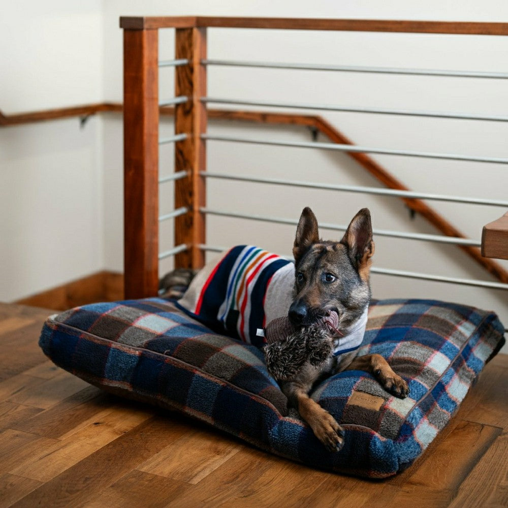 Plow & Hearth Pendleton Berber Pet Napper