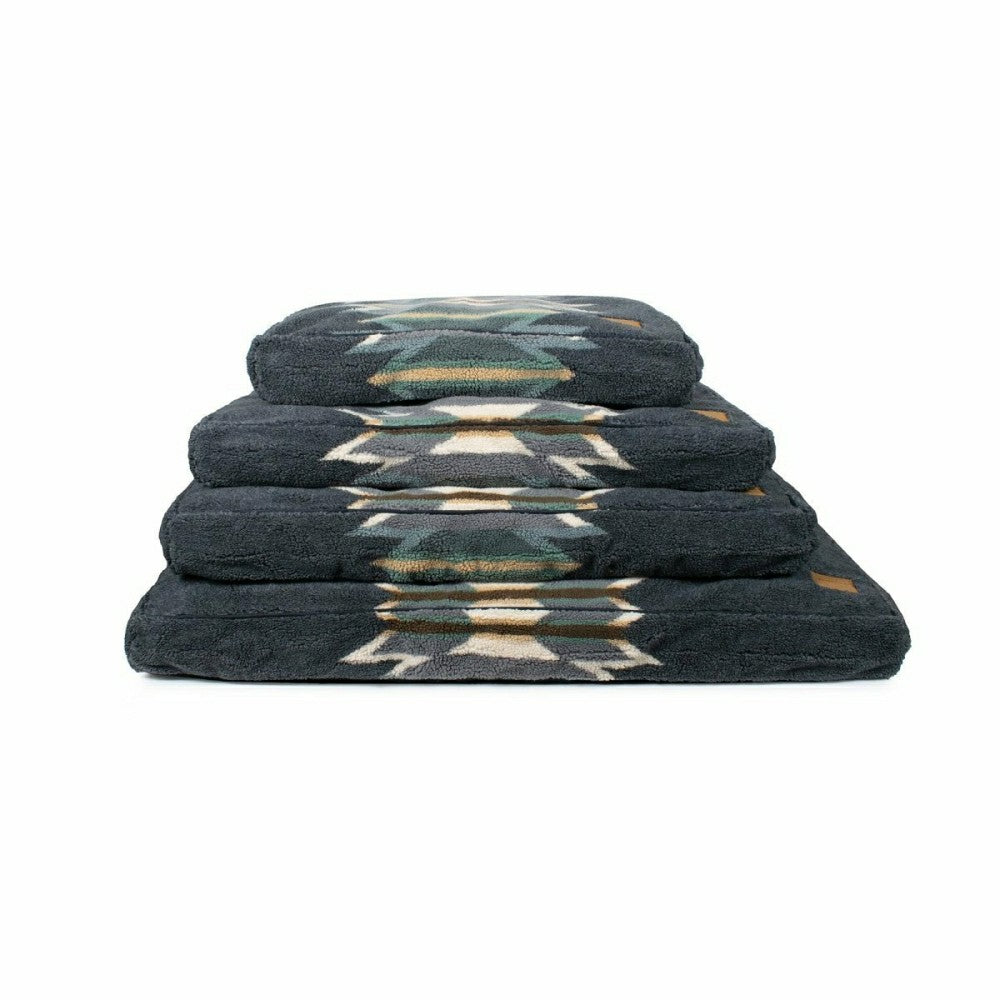 Plow & Hearth Pendleton Berber Pet Napper
