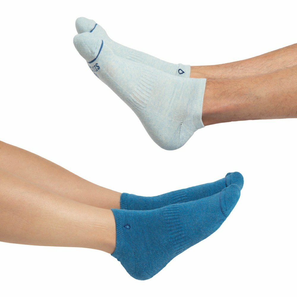 Plow & Hearth Socks that Give Water
