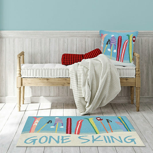 Plow & Hearth Indoor/Outdoor Hand-Hooked Gone Skiing Accent Rug, 24" x 36"