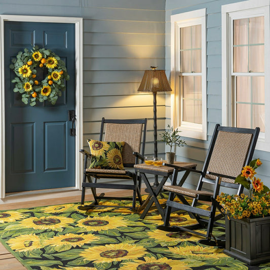 Plow & Hearth Indoor/Outdoor Black Sunflower Polypropylene Rug, 7'10" x 9'10"