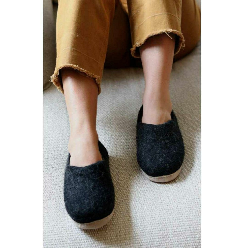 Plow & Hearth Womens Victoria Wool House Shoe