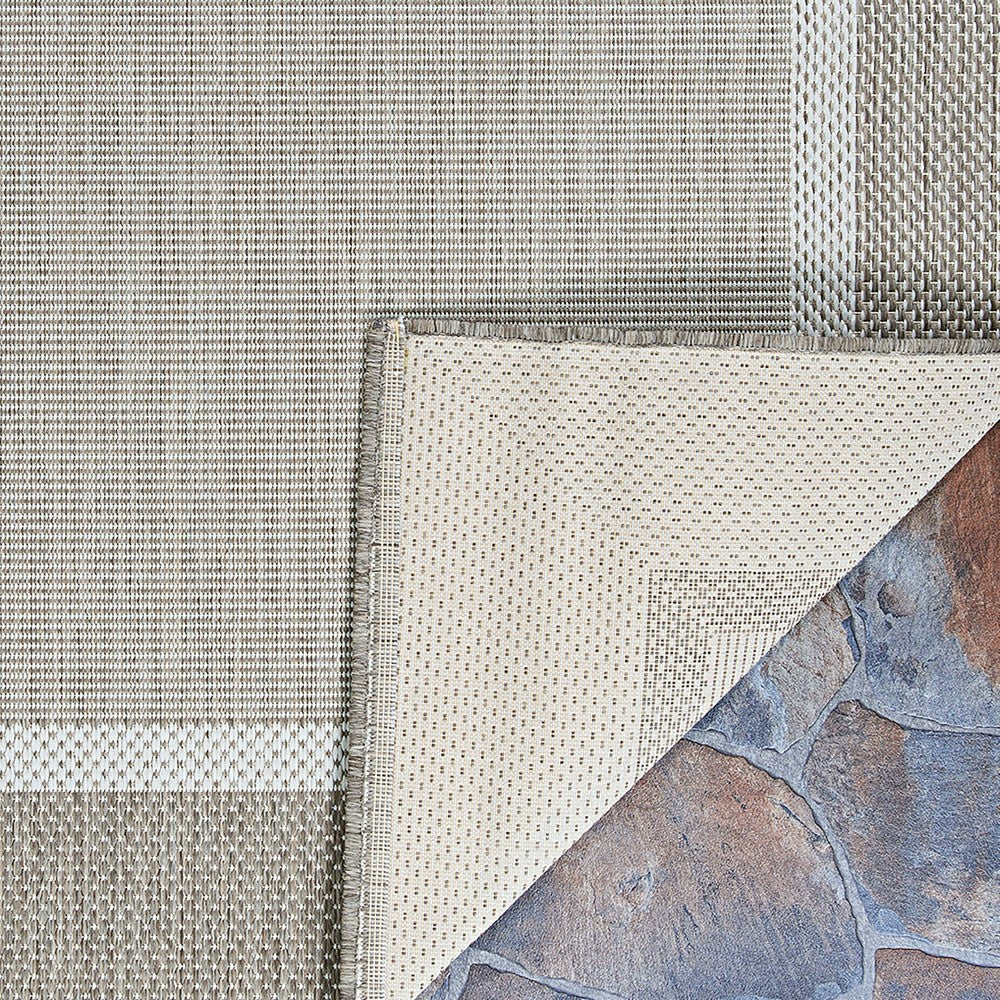 Plow & Hearth Veranda Framework Indoor/Outdoor Polypropylene Rug