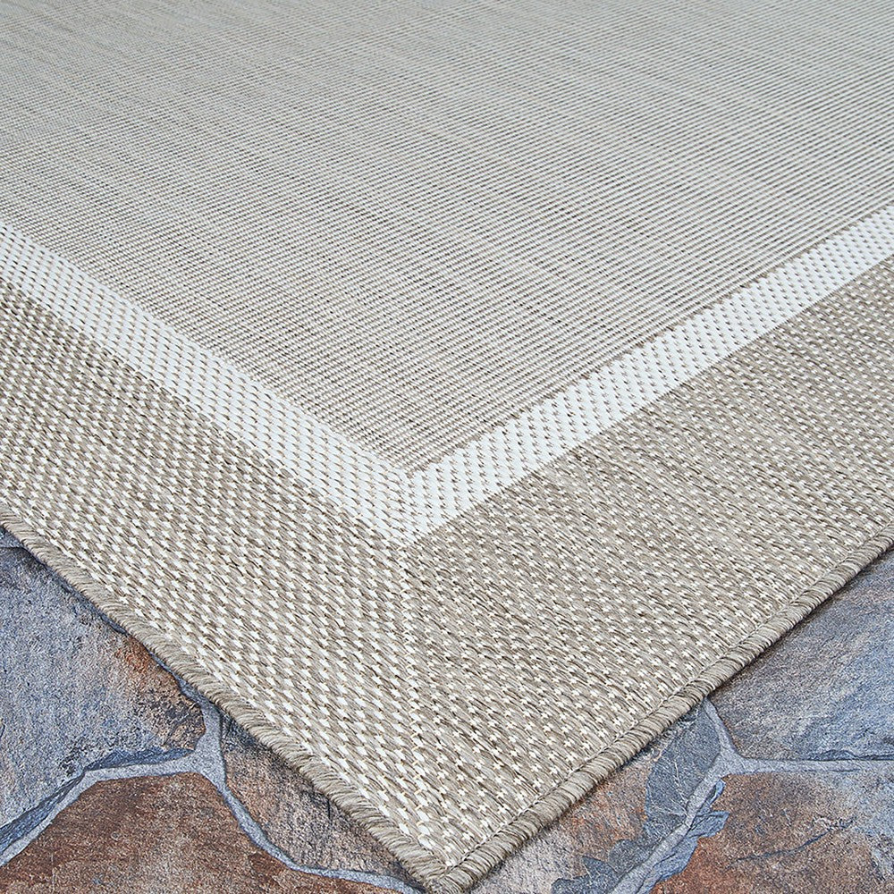 Plow & Hearth Veranda Framework Indoor/Outdoor Polypropylene Rug
